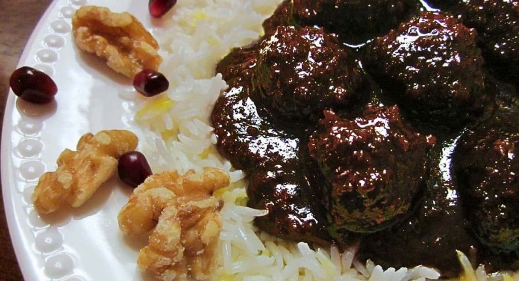 طرز تهیه فسنجون با گوشت قلقلی