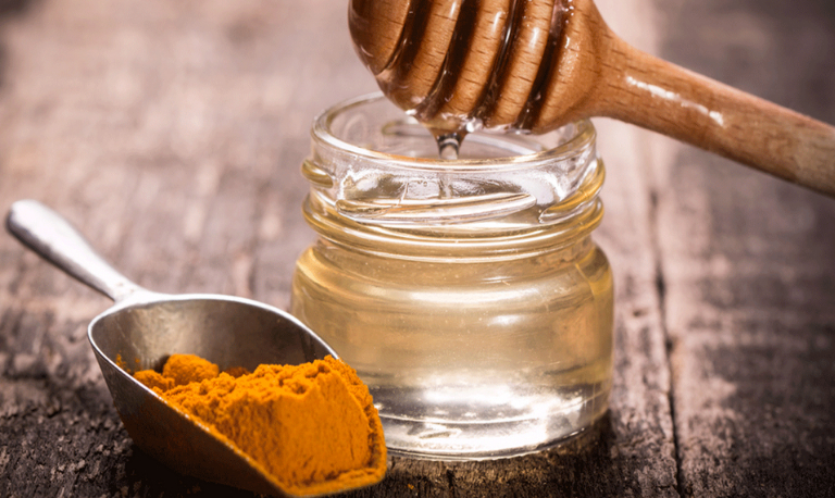 خواص زردچوبه و عسل، نحوه مصرف و میزان تاثیر آن در لاغری، پوست